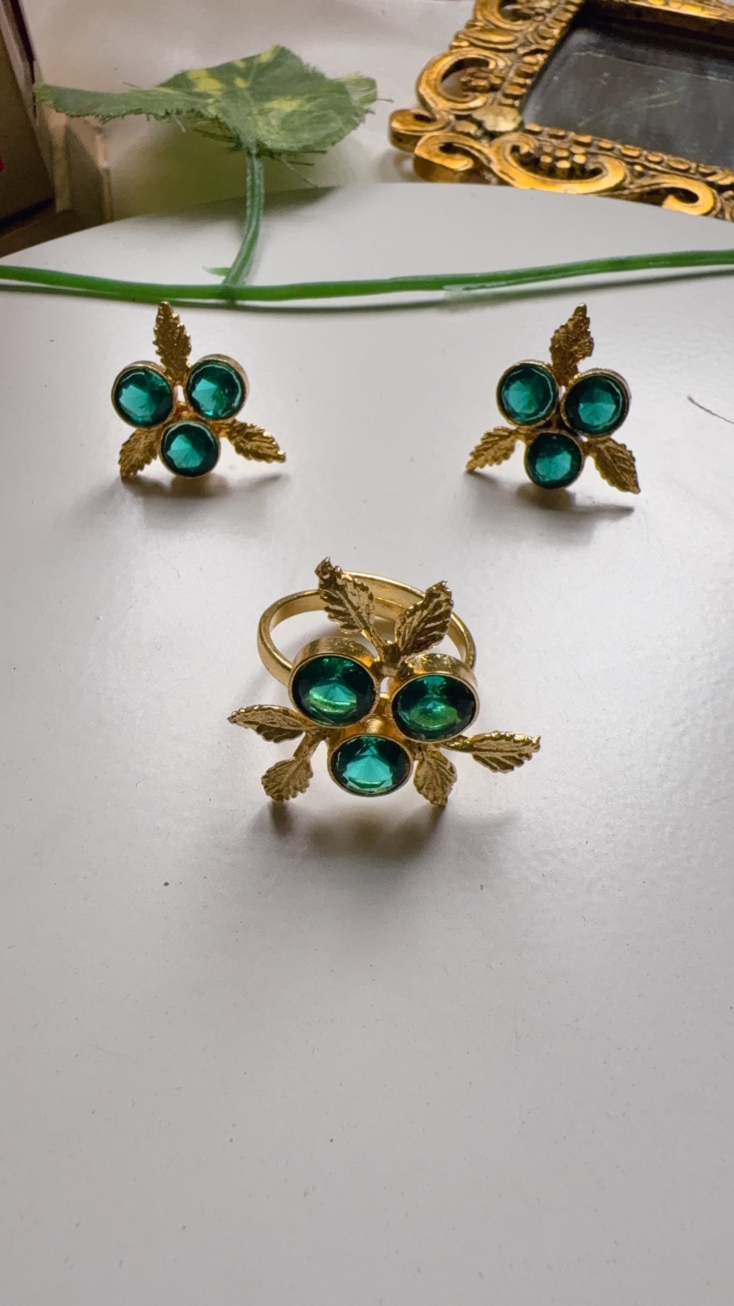 Noir Glow - Earrings and Ring Set - Green