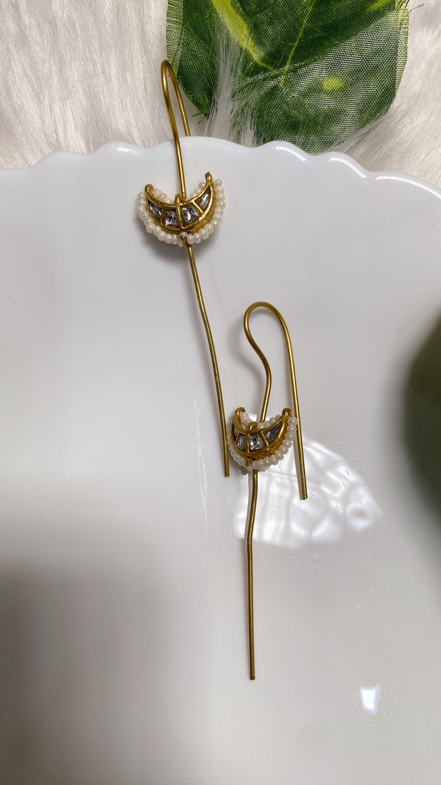 Nimisha Earcuffs - White