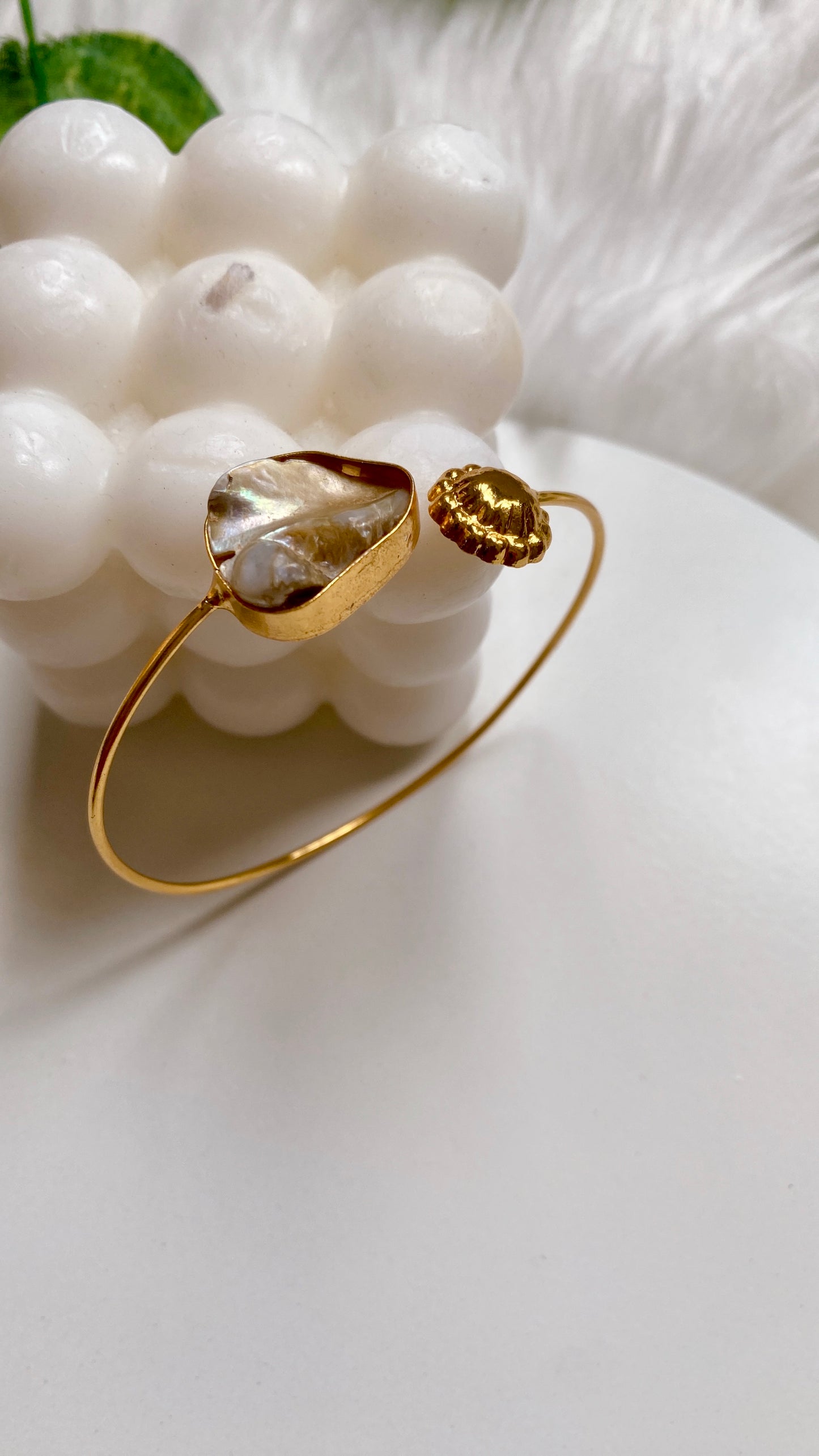 Fragrant Loop MOP Bracelet