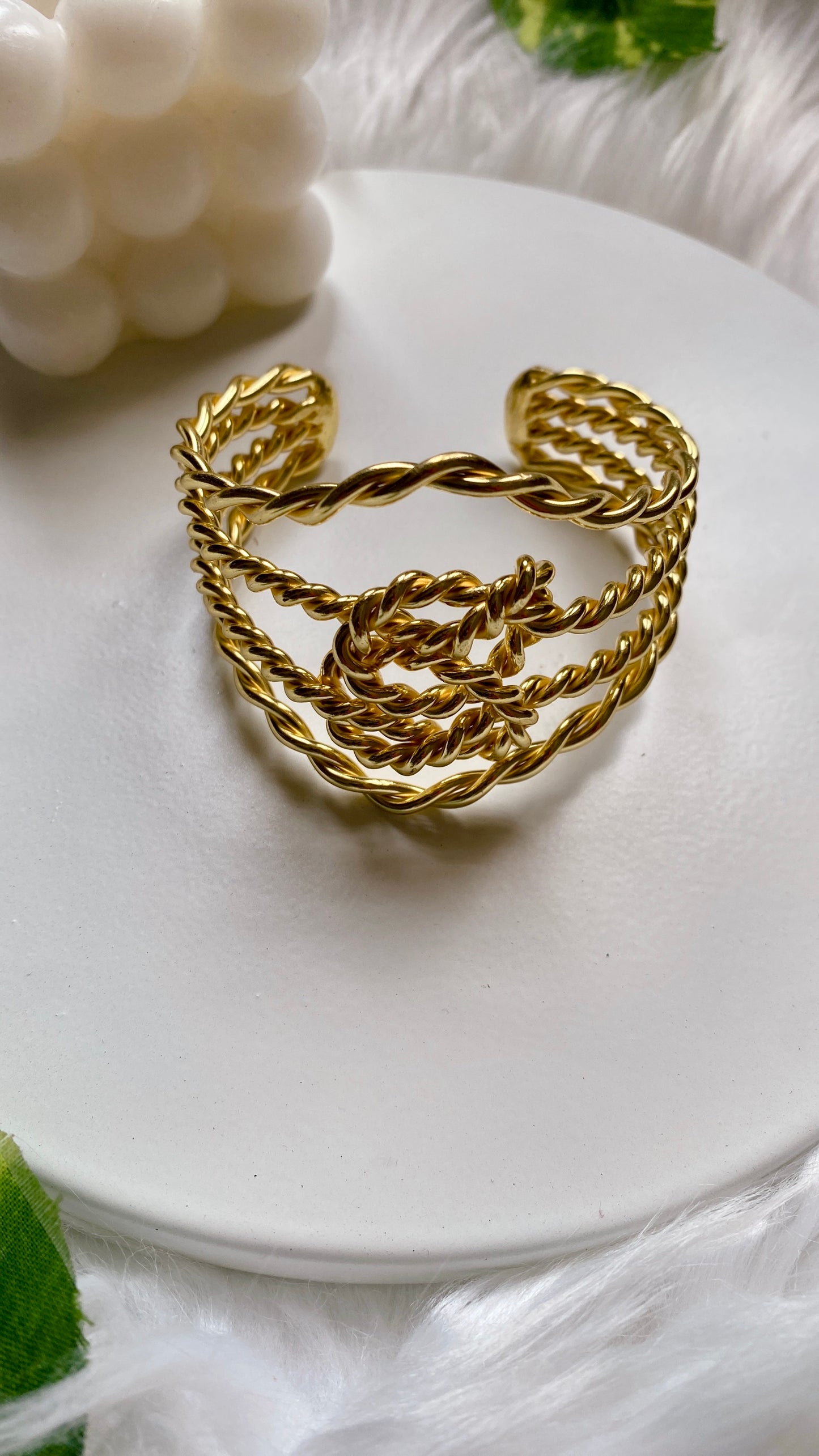 Knotted Grip Handcuff