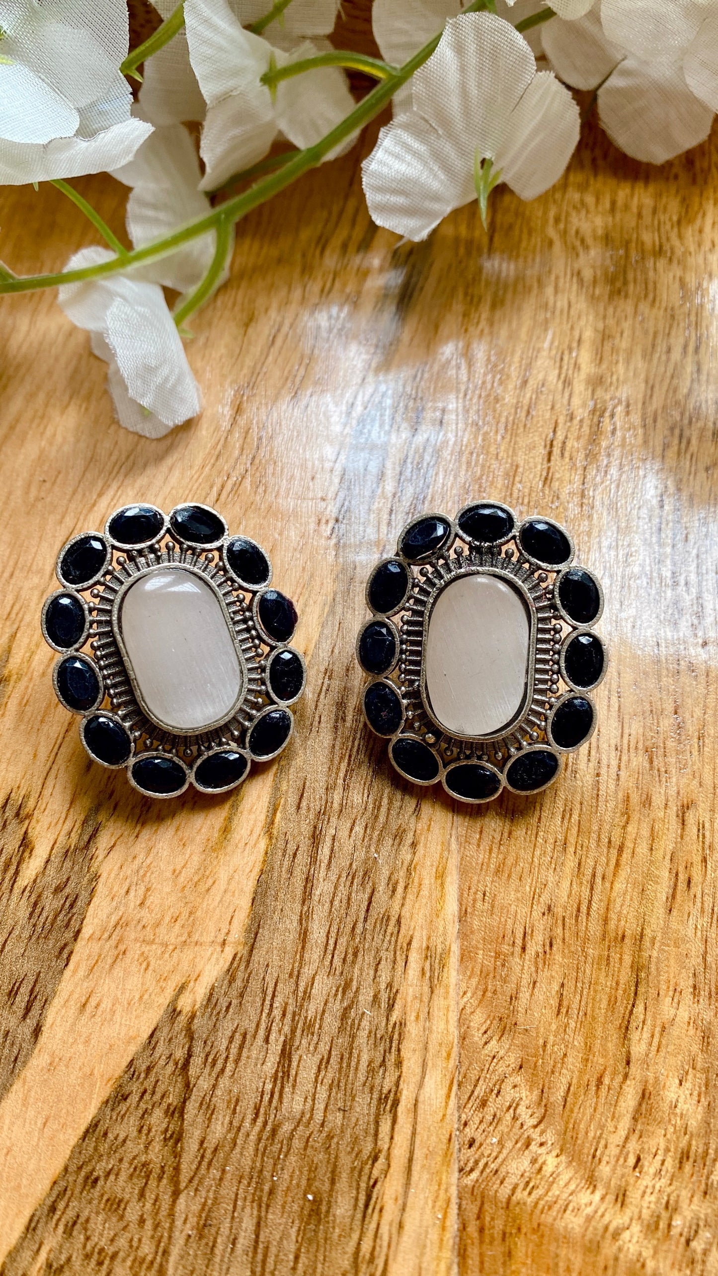 Juhi Studs Earrings - Black