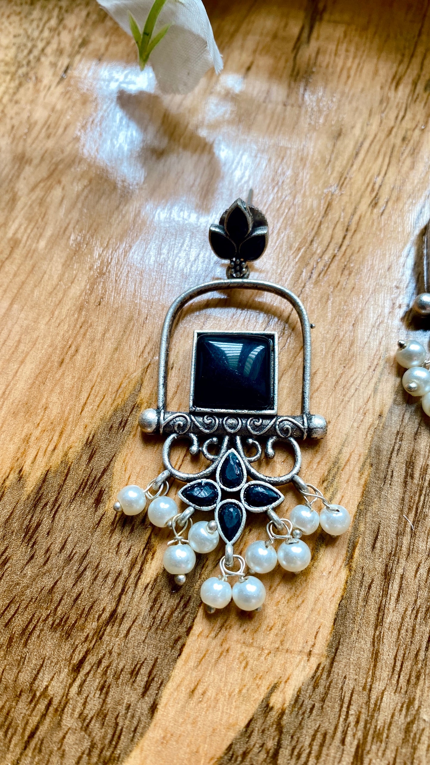 Roshni Black Earrings