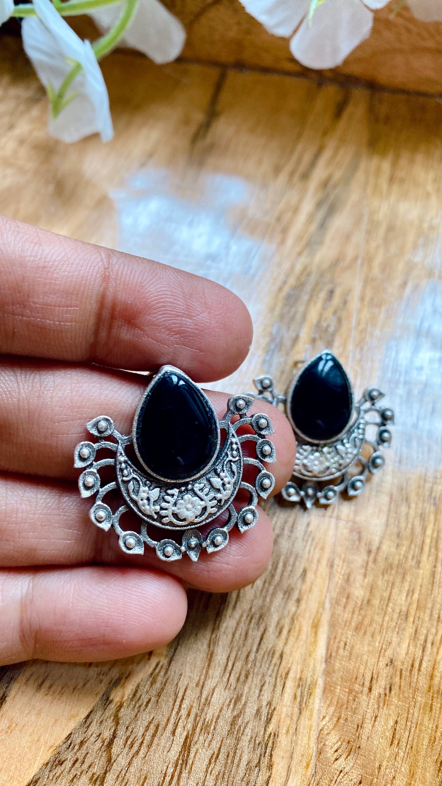 Neesha Studs - Black