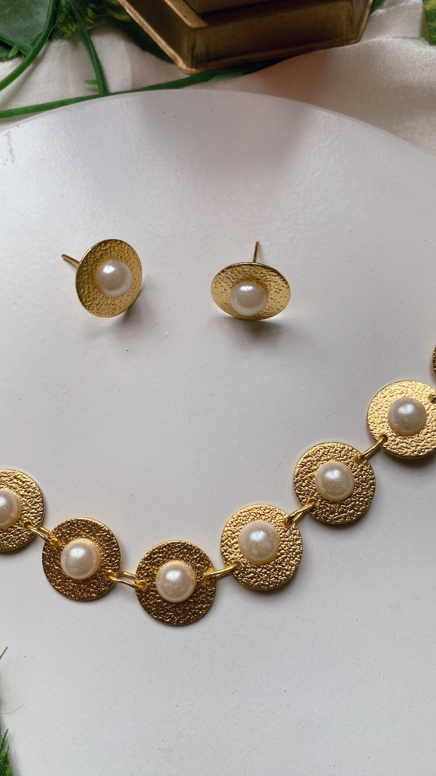Paawni Pearl Choker