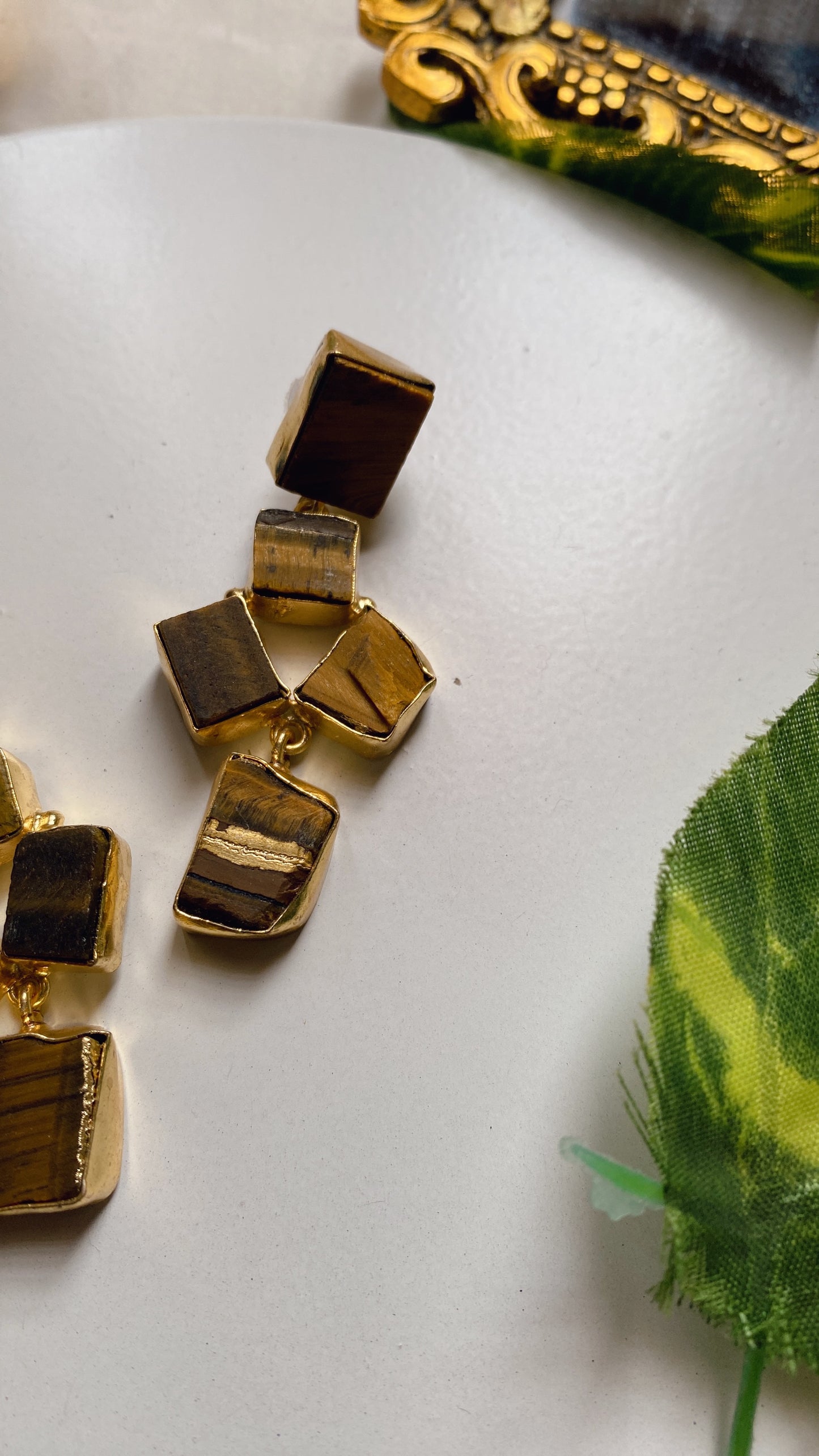 Arya Raw Uncut Stone Earrings - Coffee Brown