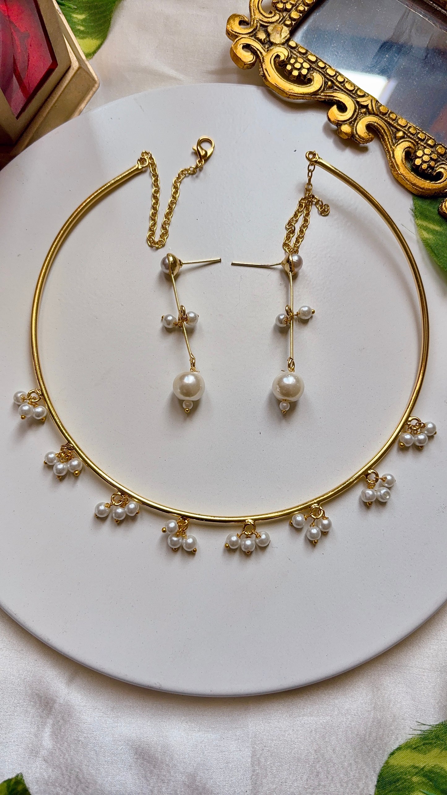 Iraa Pearly Choker