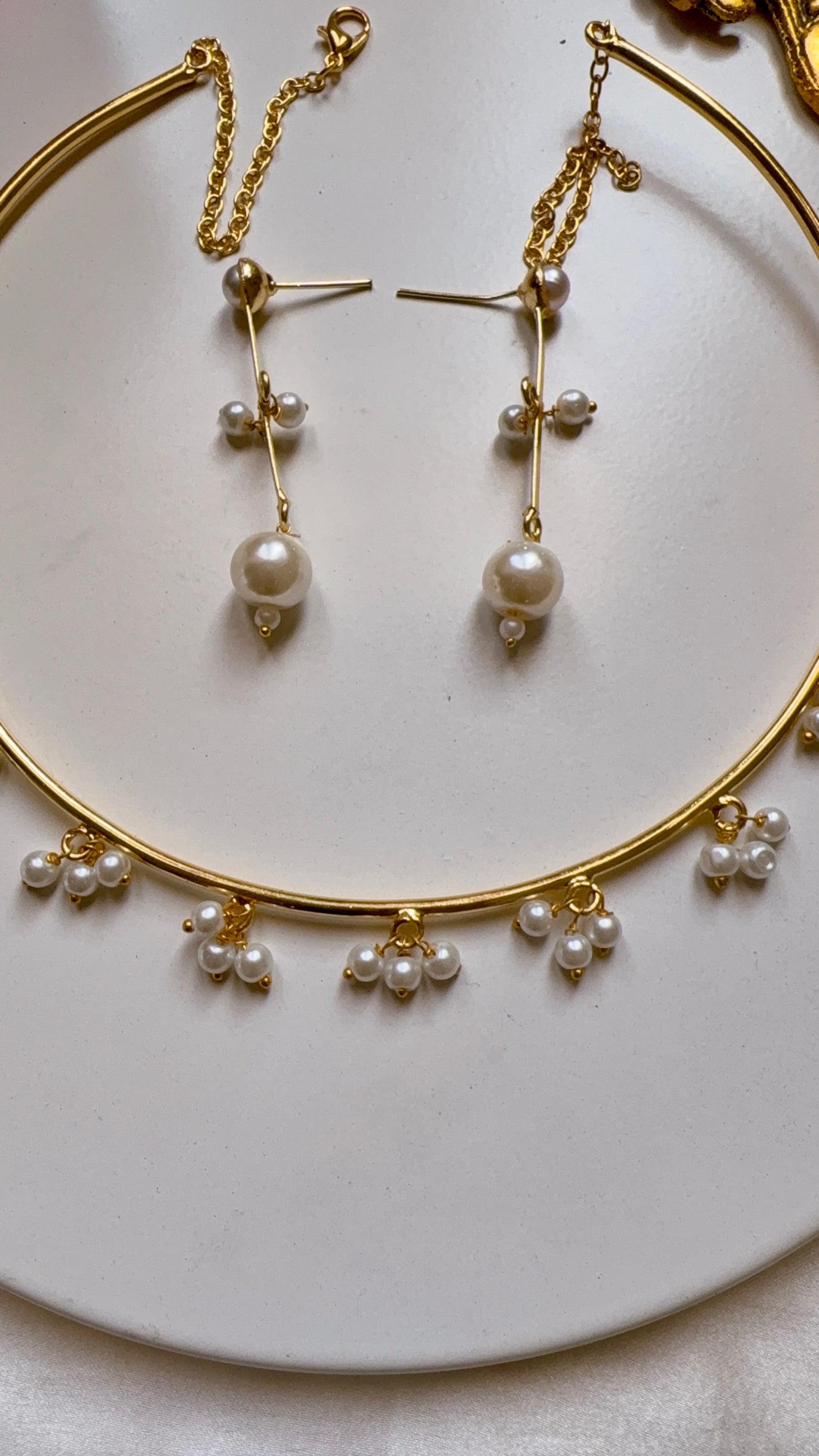 Iraa Pearly Choker