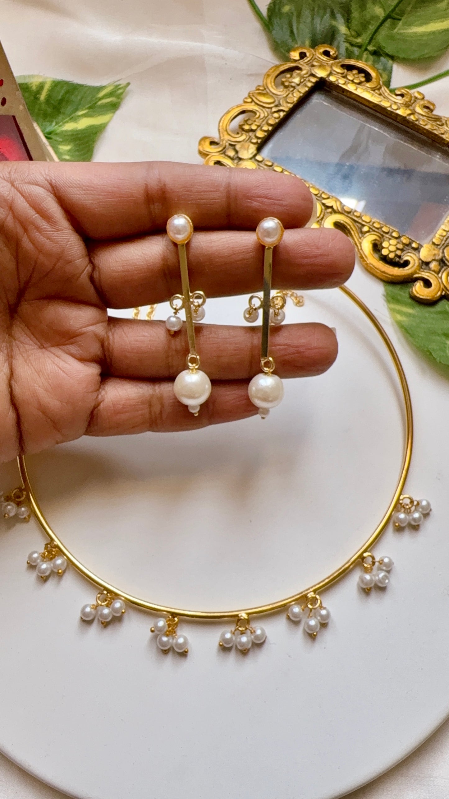 Iraa Pearly Choker