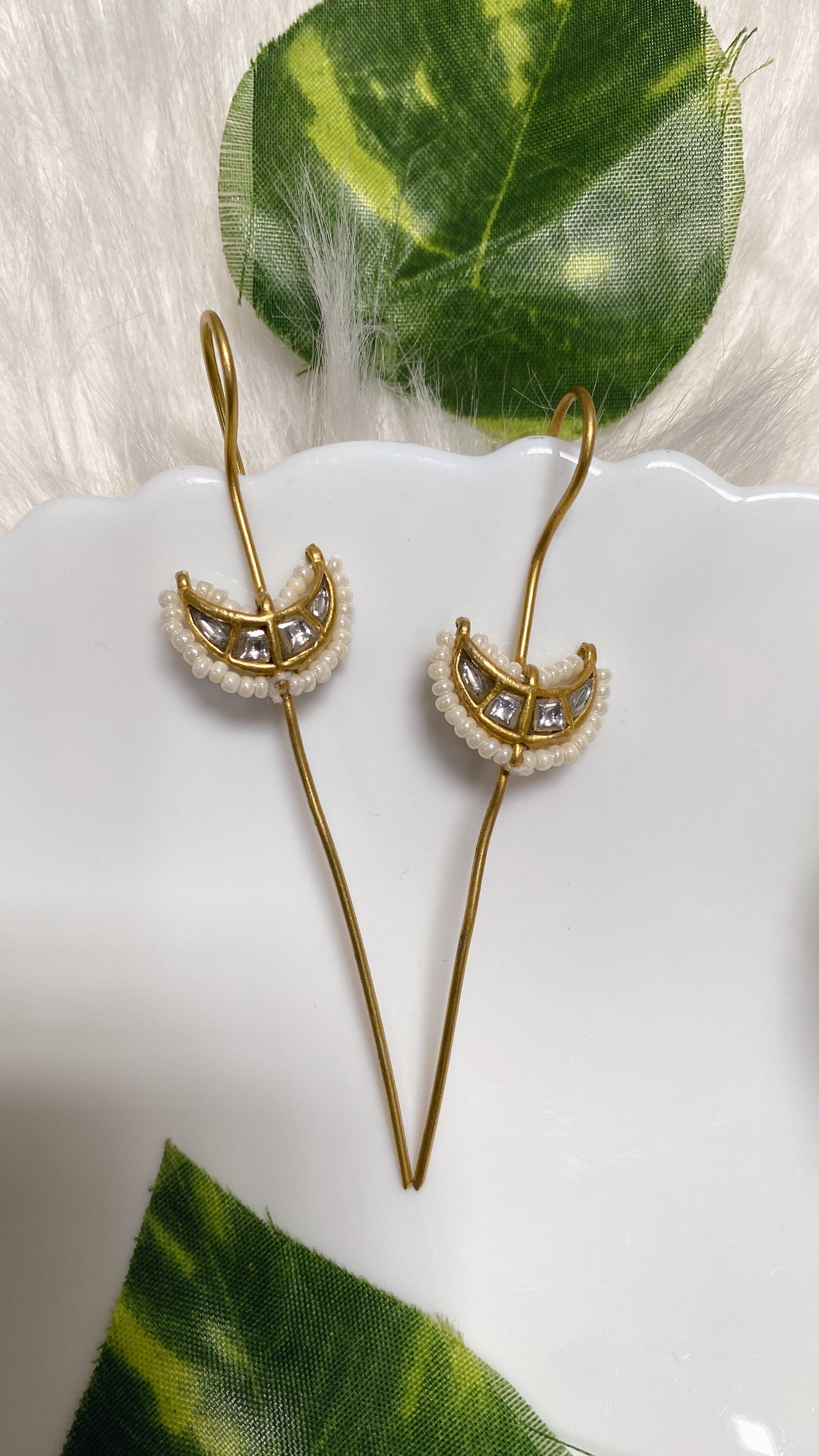 Nimisha Earcuffs - White