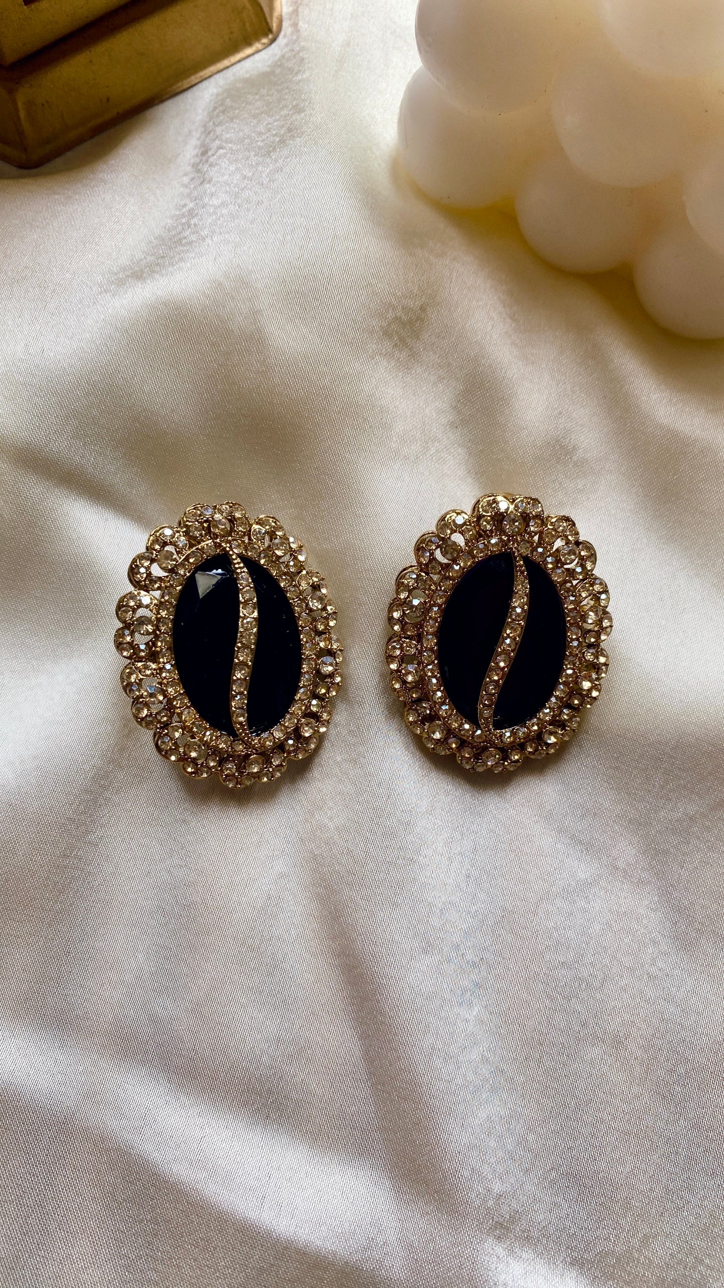 Ridhima Black Shining Studs
