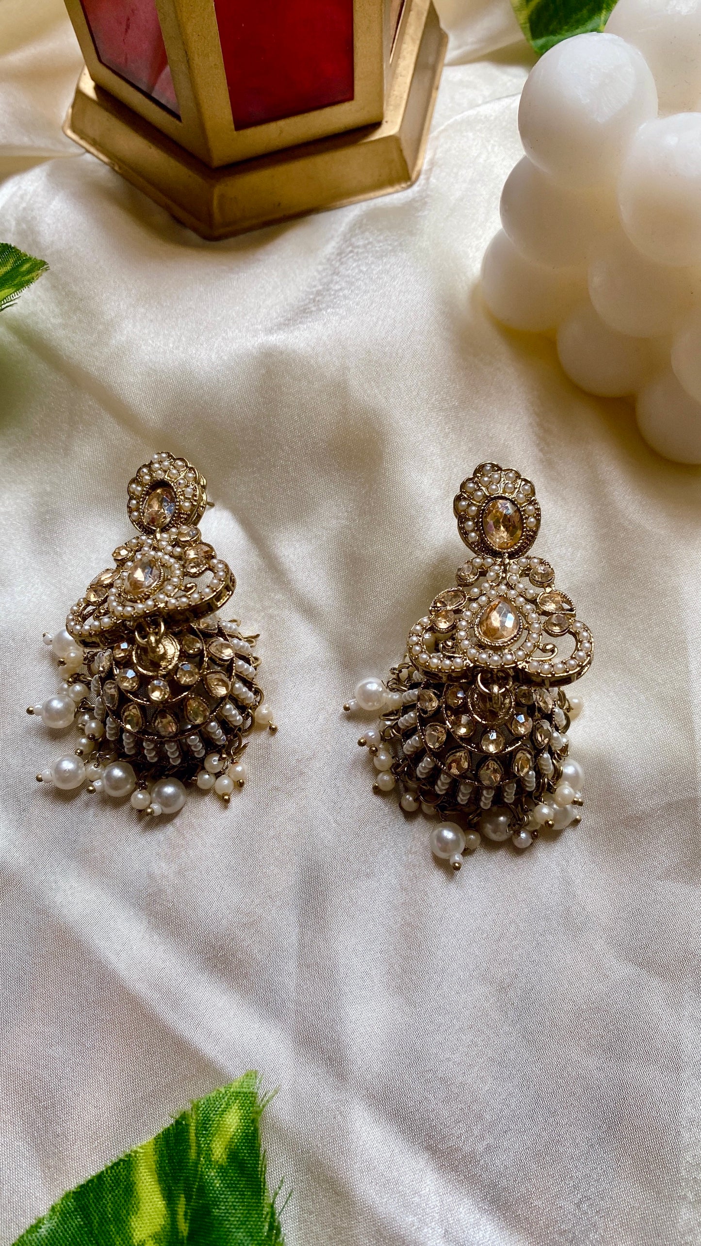 Ruhani White Jhumka