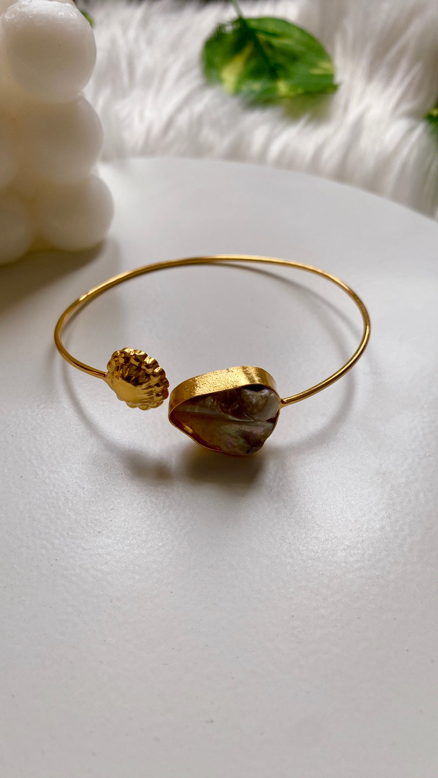 Fragrant Loop MOP Bracelet