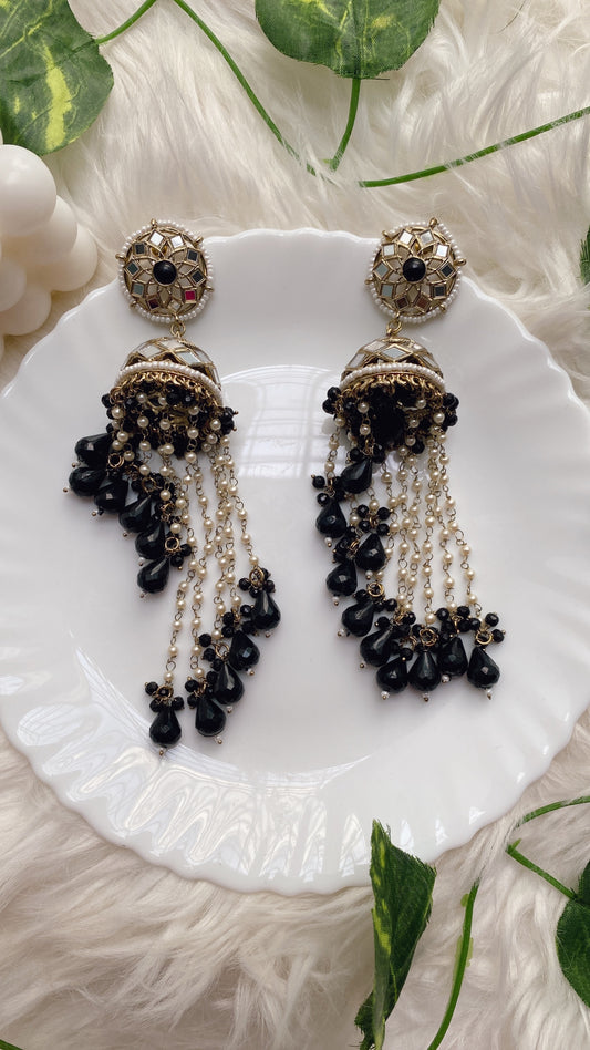 Naina Black earrings