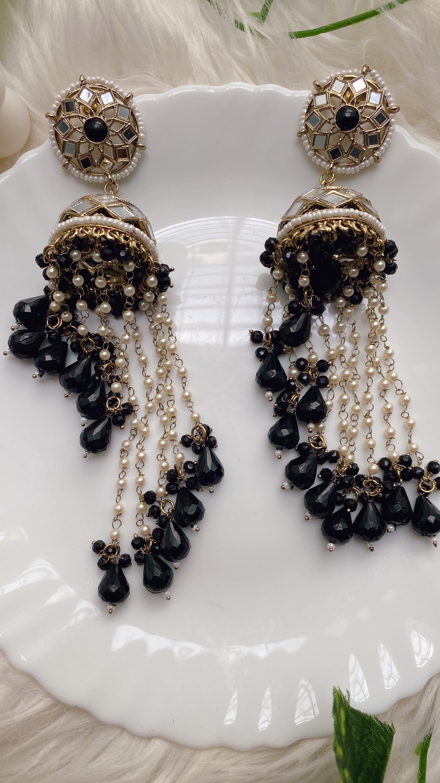 Naina Black earrings