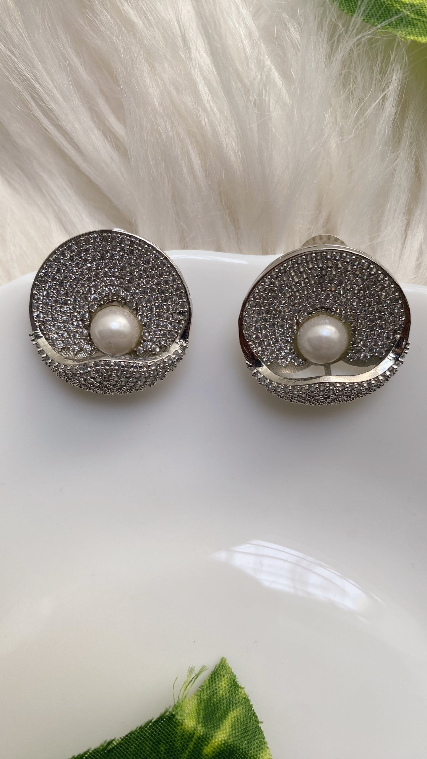 Pearly Shell Nano Setting Earring