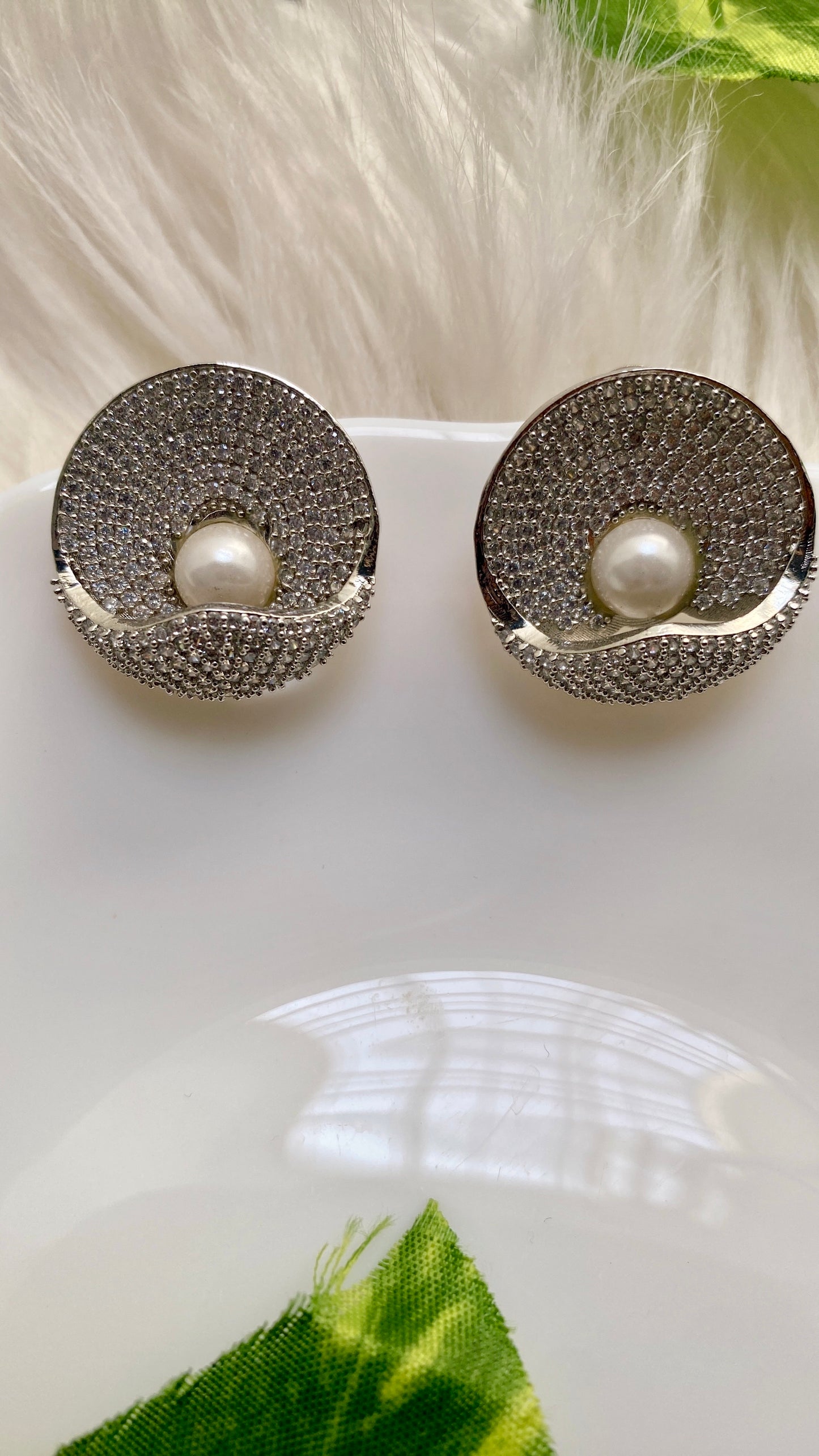 Pearly Shell Nano Setting Earring