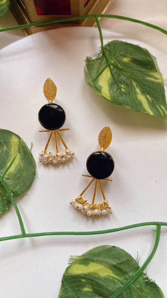 Esha pearly Earrings - Black