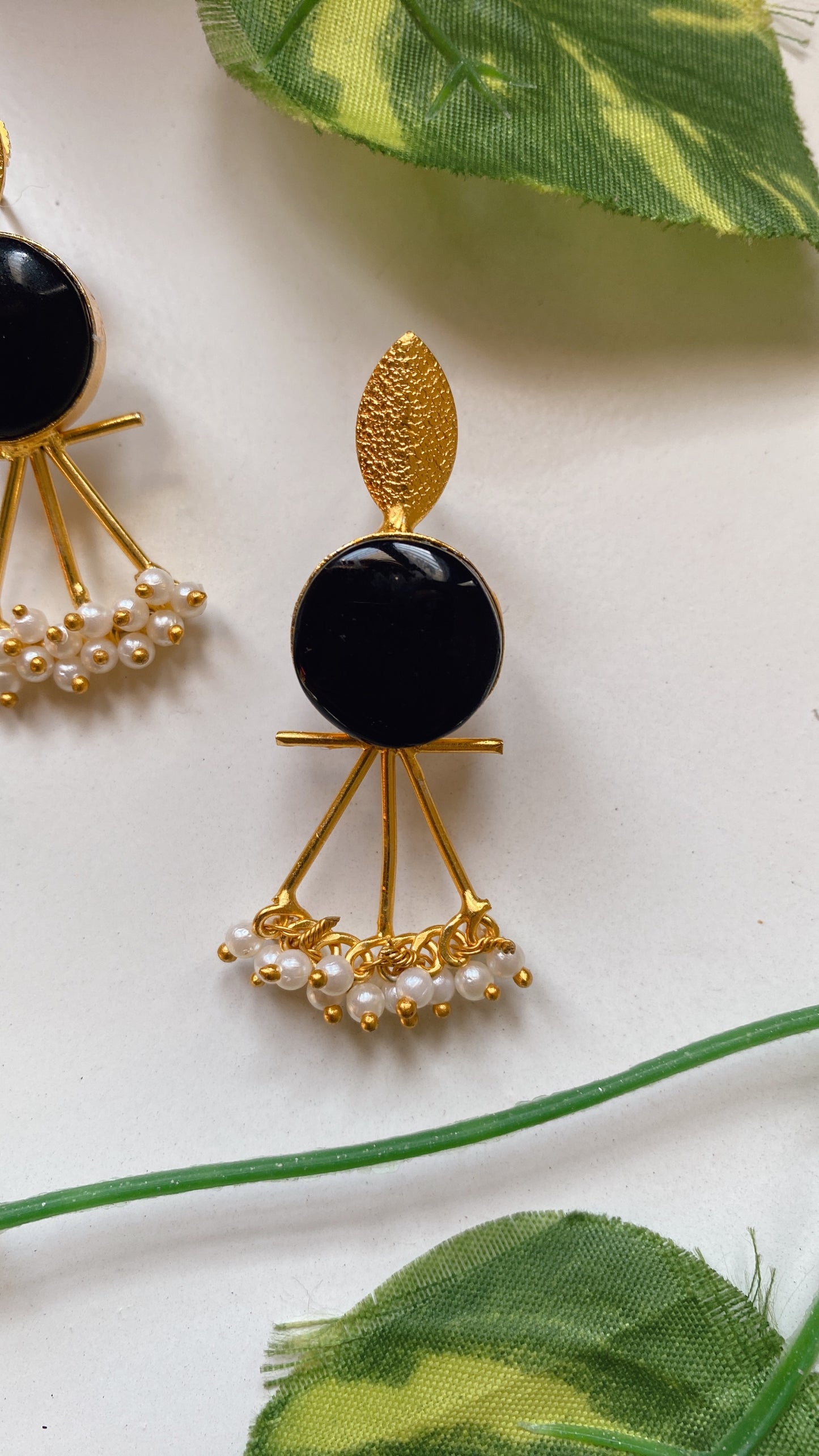Esha pearly Earrings - Black