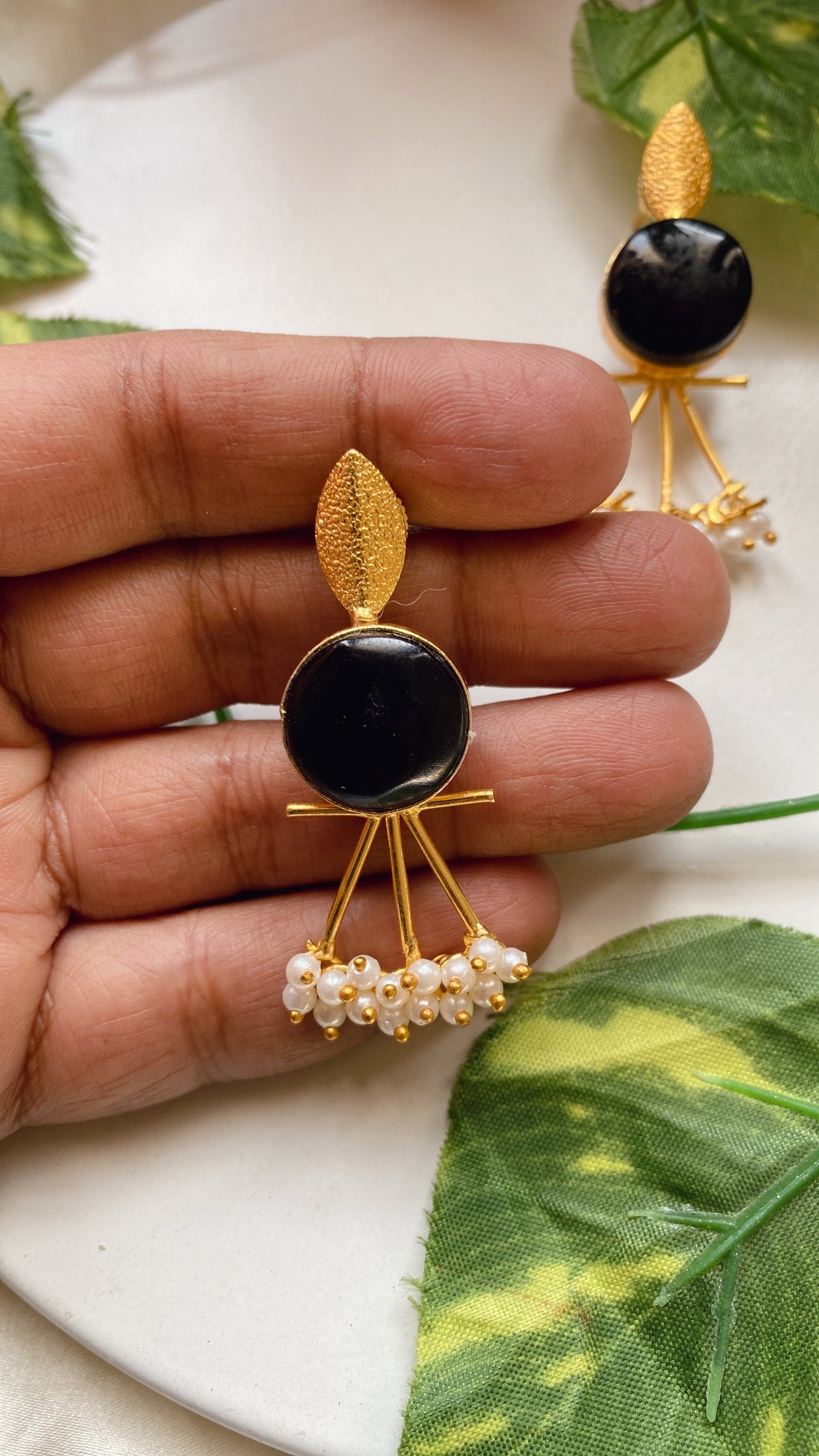 Esha pearly Earrings - Black
