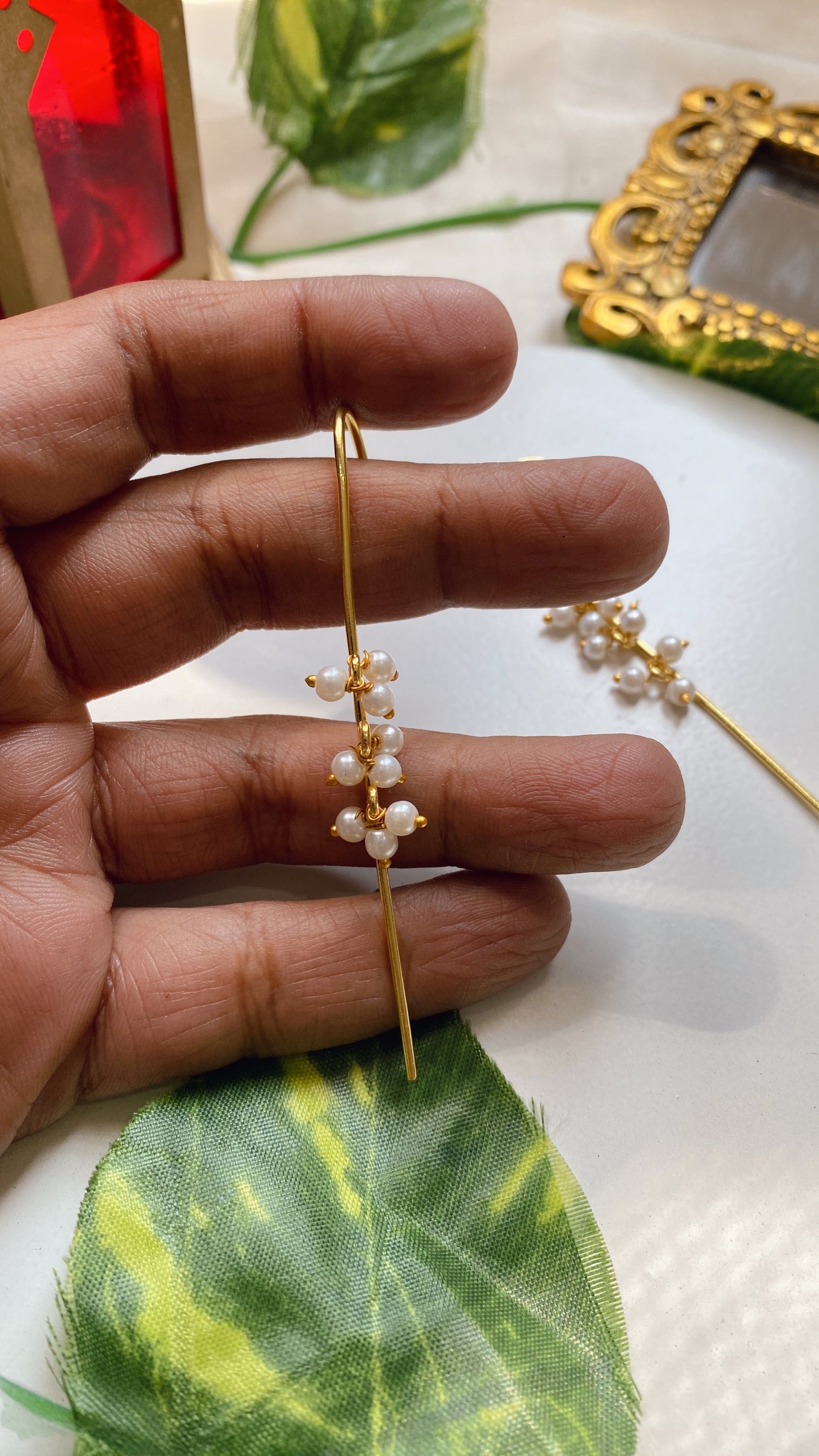 Pawni Pearly Earcuffs