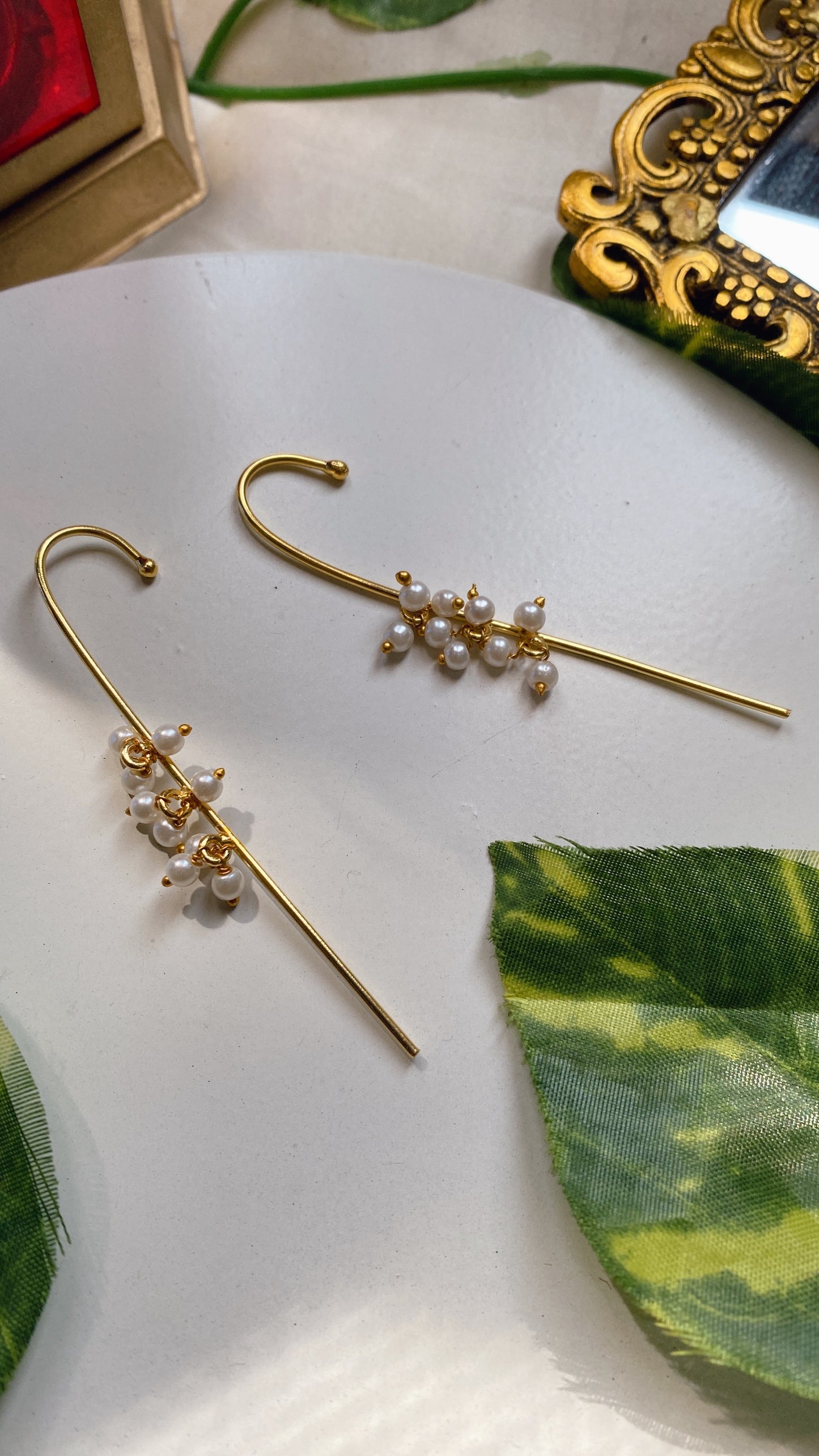 Pawni Pearly Earcuffs
