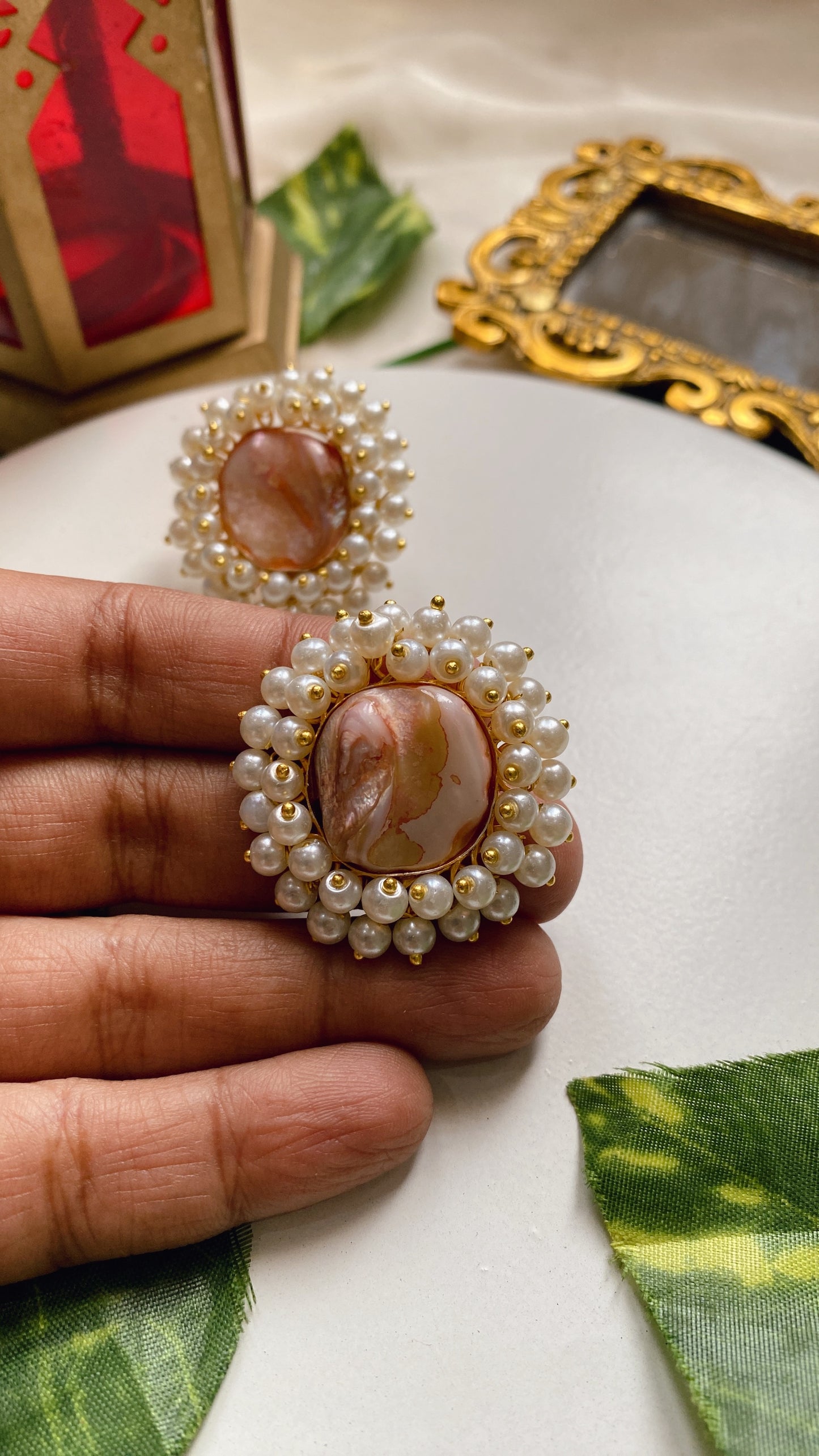 Ameha Mother of pearl Stud - Peach